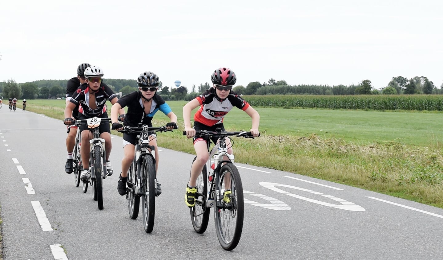 • Ploegentijdrit voor recreanten.