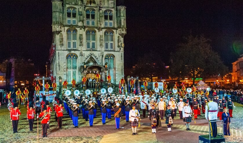 De deelnemers van de internationale taptoe op vrijdagavond