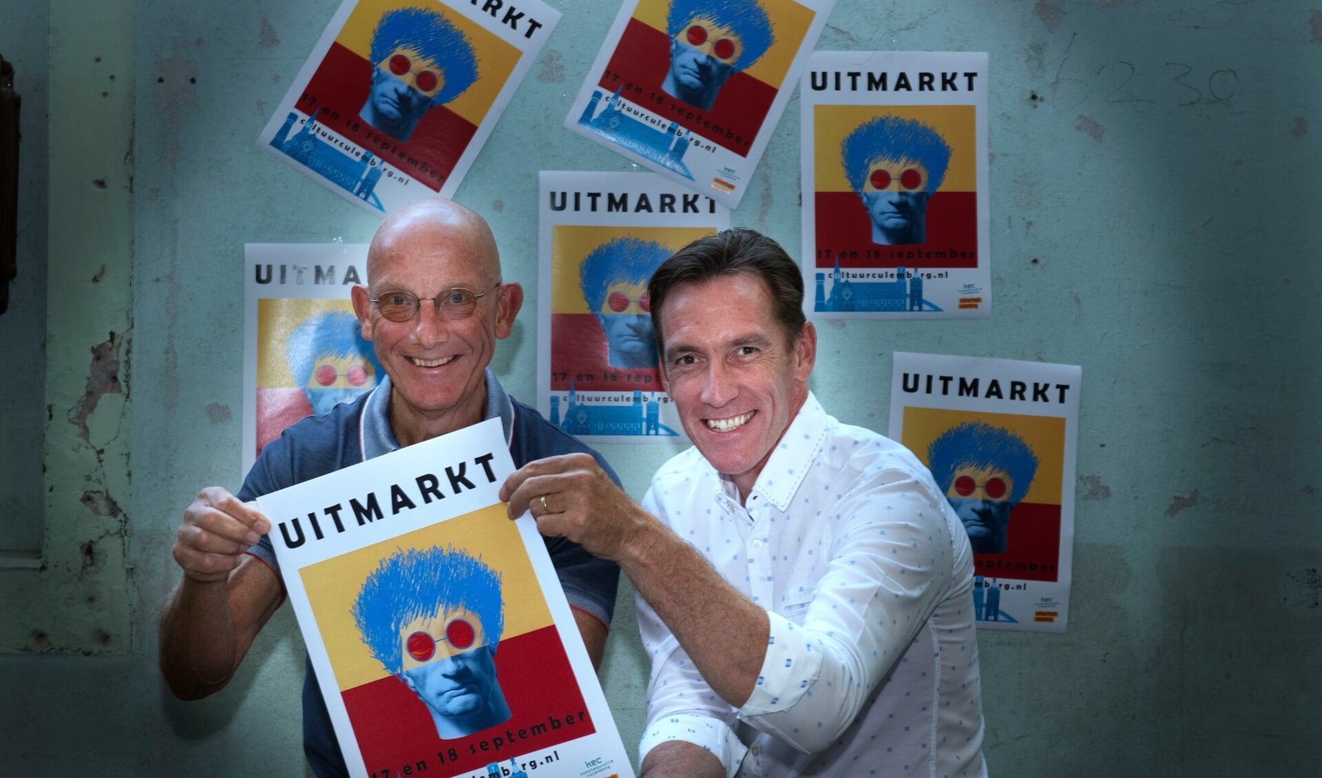 • Ton Lijten (links) en Jeroen Collignon met de poster voor de Culemborgse UITmarkt 2022.