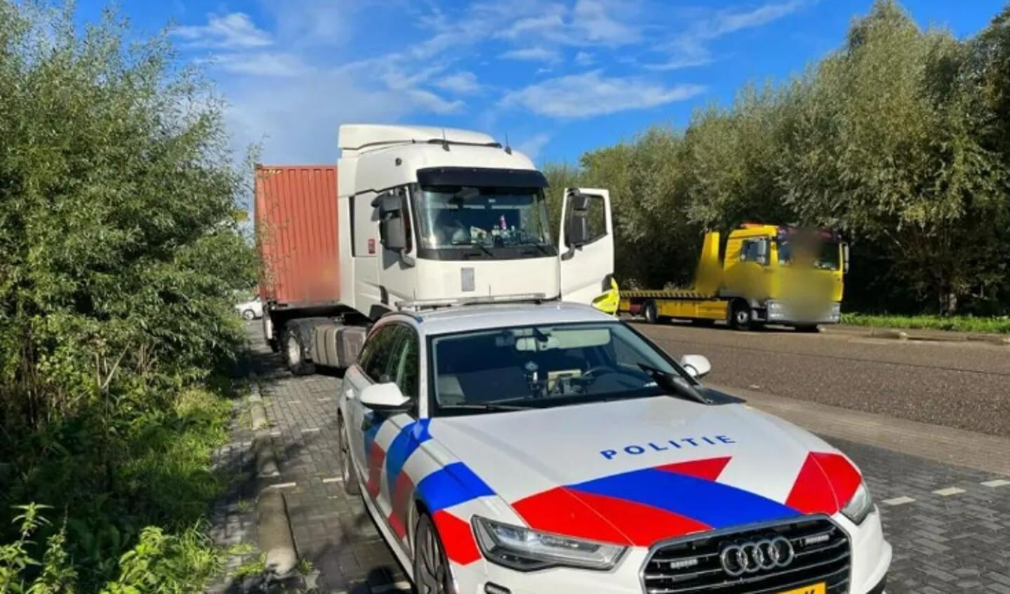 • De politie nam de vrachtwagen in beslag.
