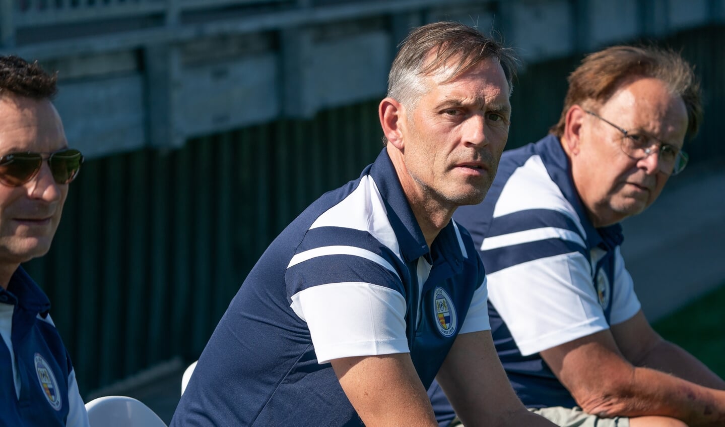 • Emanuël Sluis met naast hem teammanager Ab Donga.