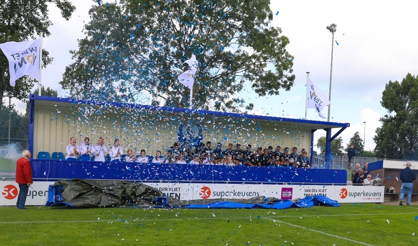 • De opening van de tribune van ASV Arkel.
