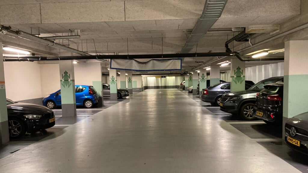 Bord In Parkeergarages Met Adviezen Over Hoe Te Handelen Bij Brand ...