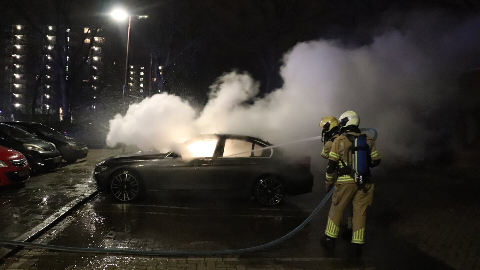 Autobrand bij Nijpelsplantsoen in Nieuwegein.