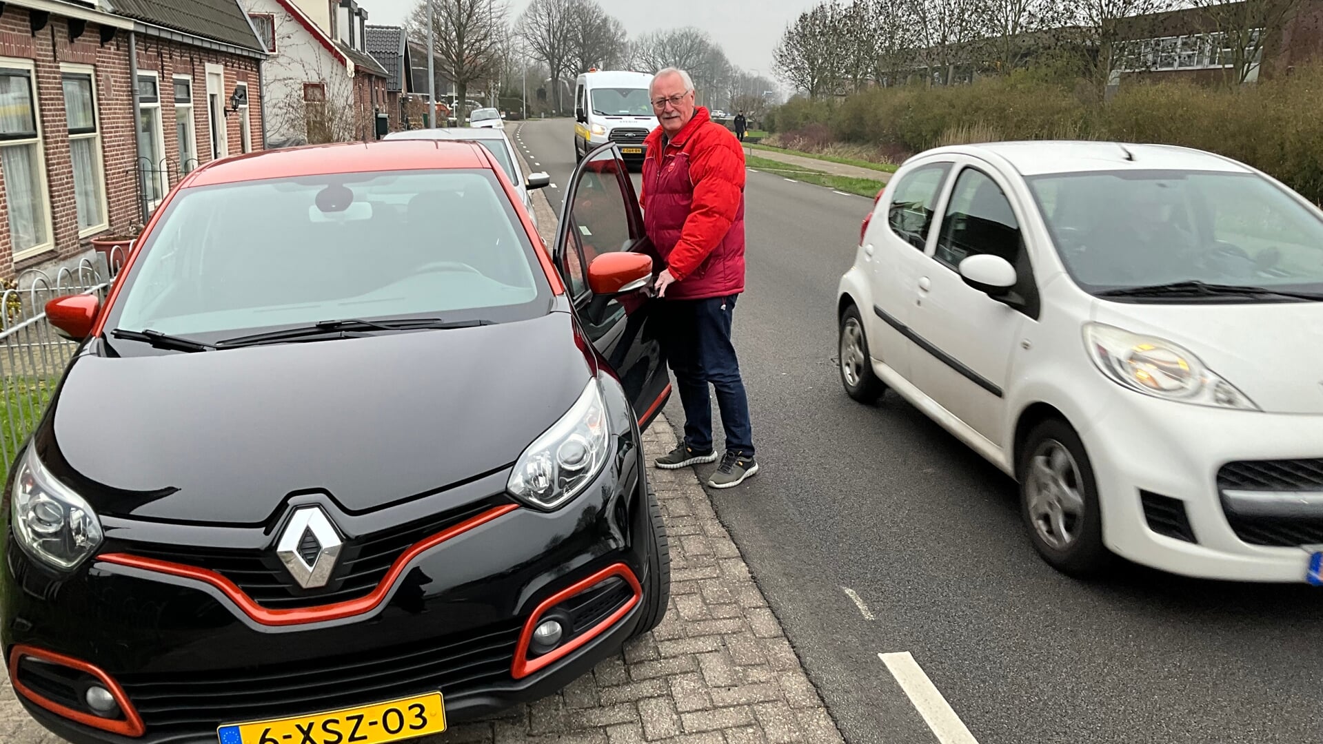 • In en uit je auto stappen is gevaarlijk als je auto langs de Leidsestraatweg staat geparkeerd.