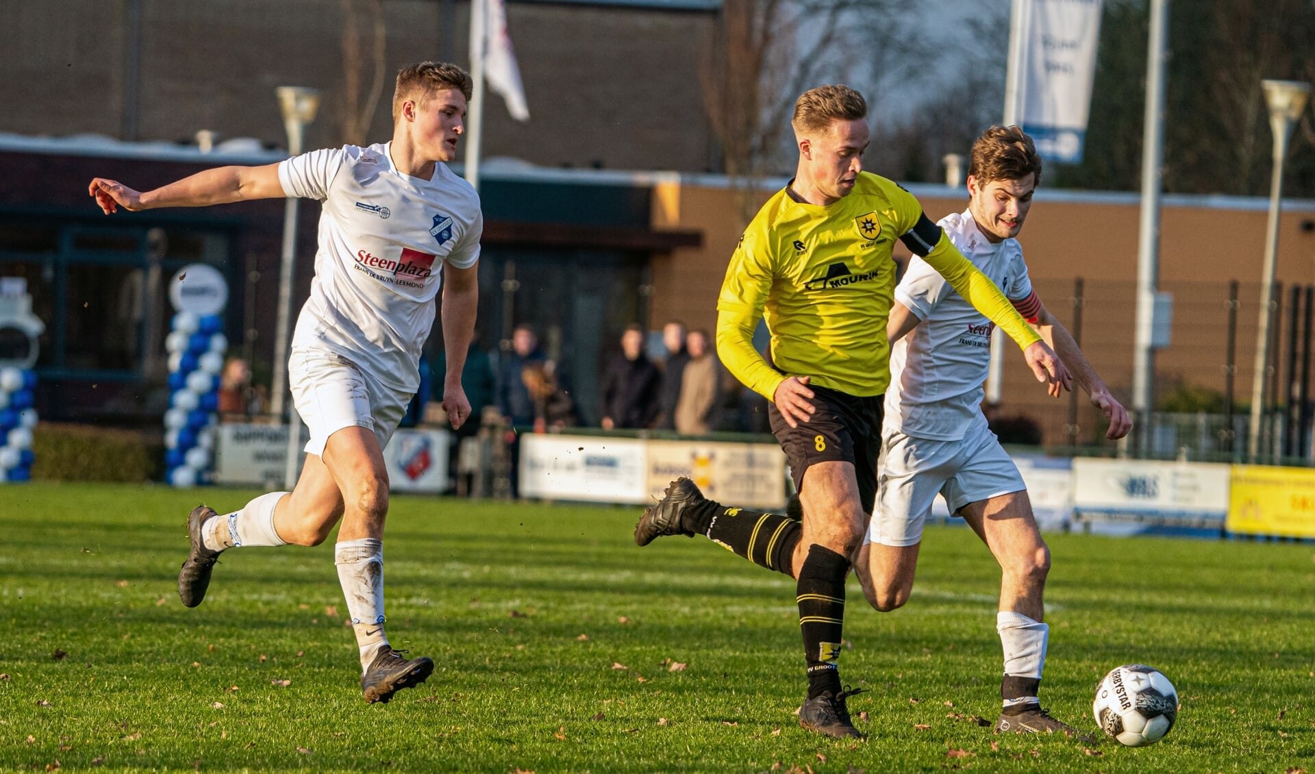 • Lekvogels - Groot-Ammers (0-2 gestaakt). 