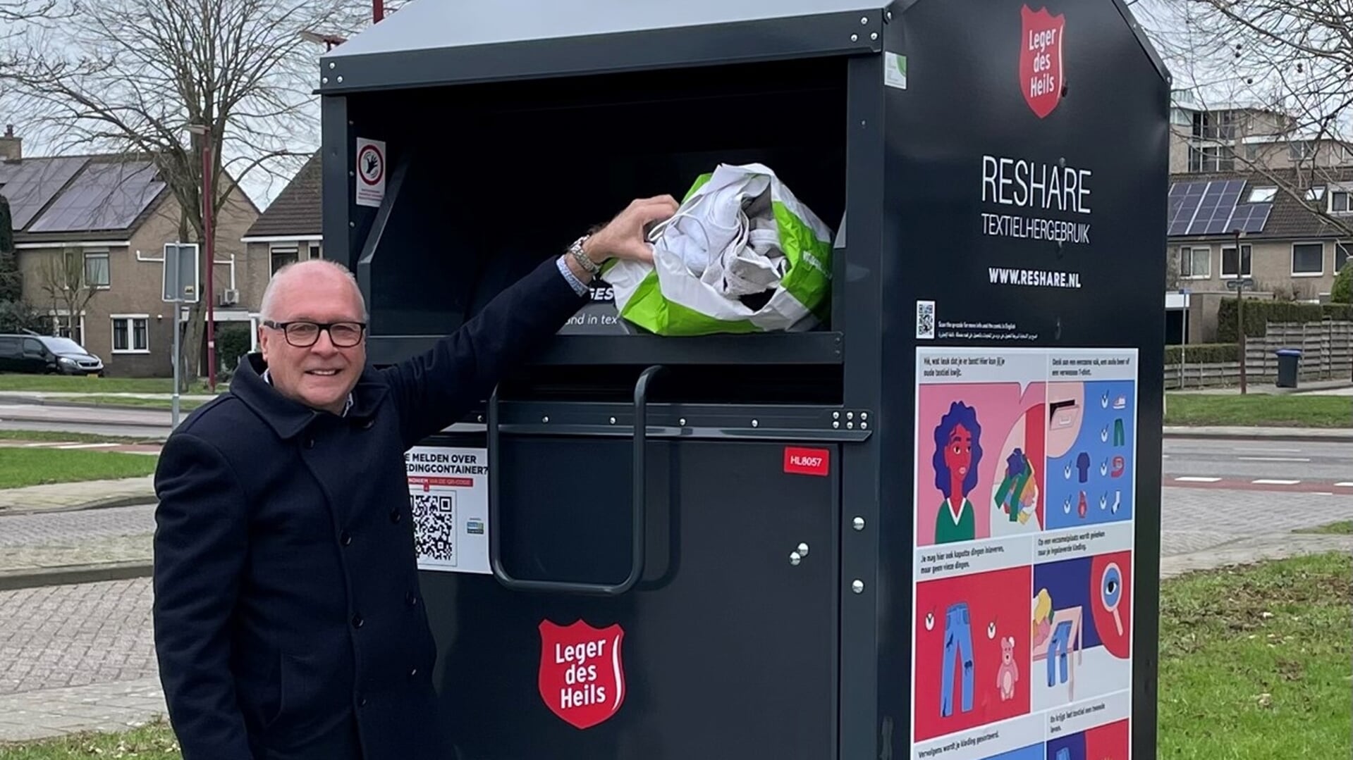 Ontrouw Echter Gehakt Nieuwe containers voor inzamelen van afgedankte kleding geplaatst in  Nieuwegein - Al het nieuws uit Nieuwegein