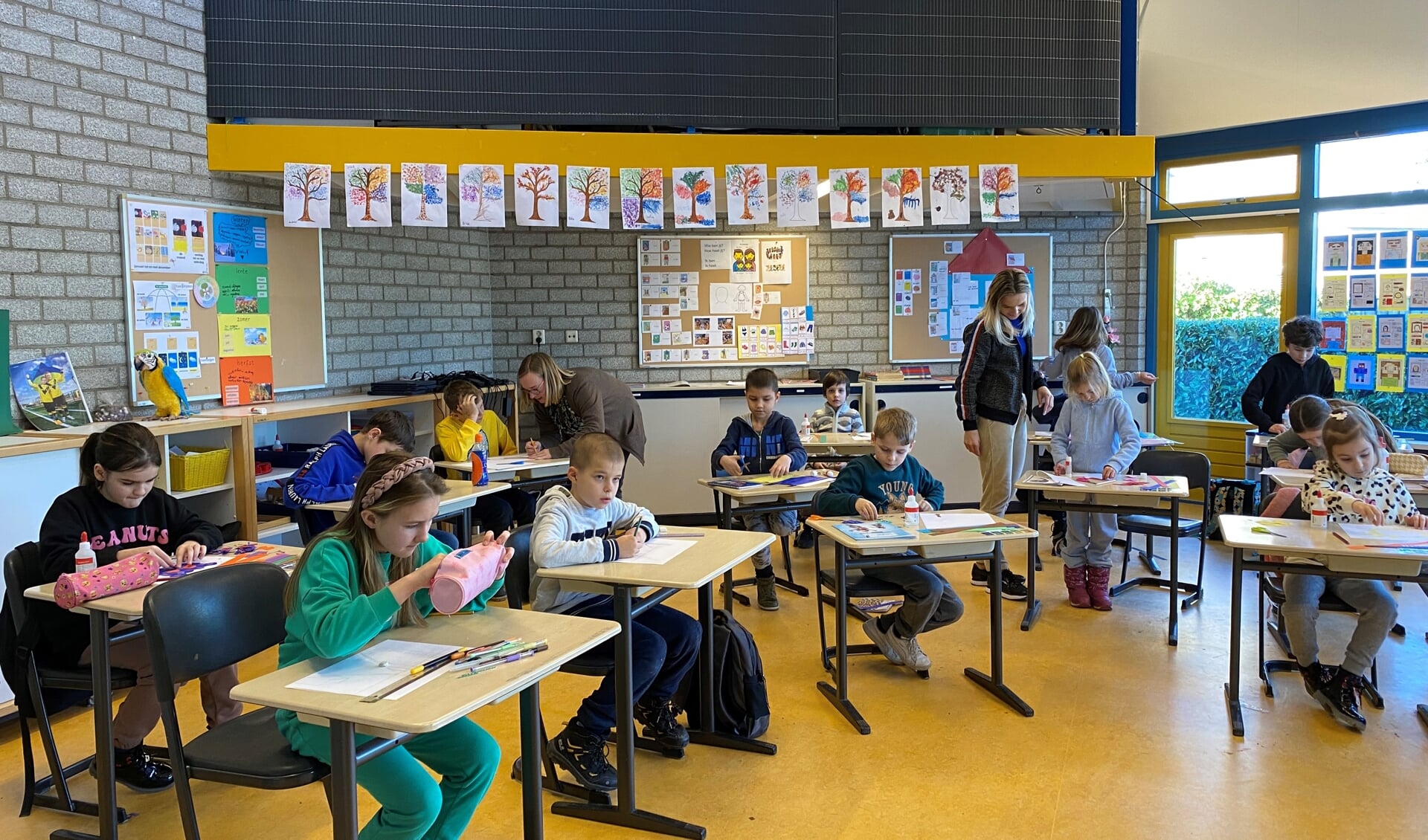 • In de Taalklas leren de leerlingen een basisniveau Nederlands. 