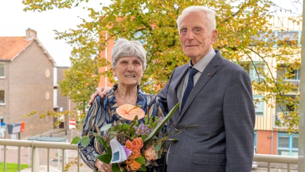 Echtpaar Verhoev uit Alblasserdam 70 jaar getrouwd; tranen vanwege domper