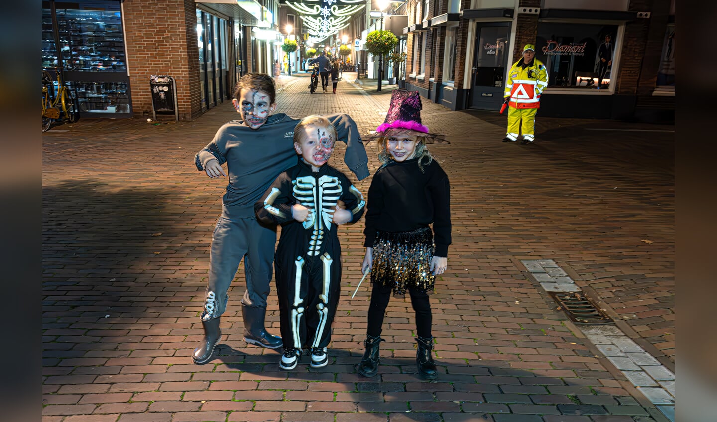 Spooktaculaire  halloween lichtjesroute in de binnenstad van Leerdam