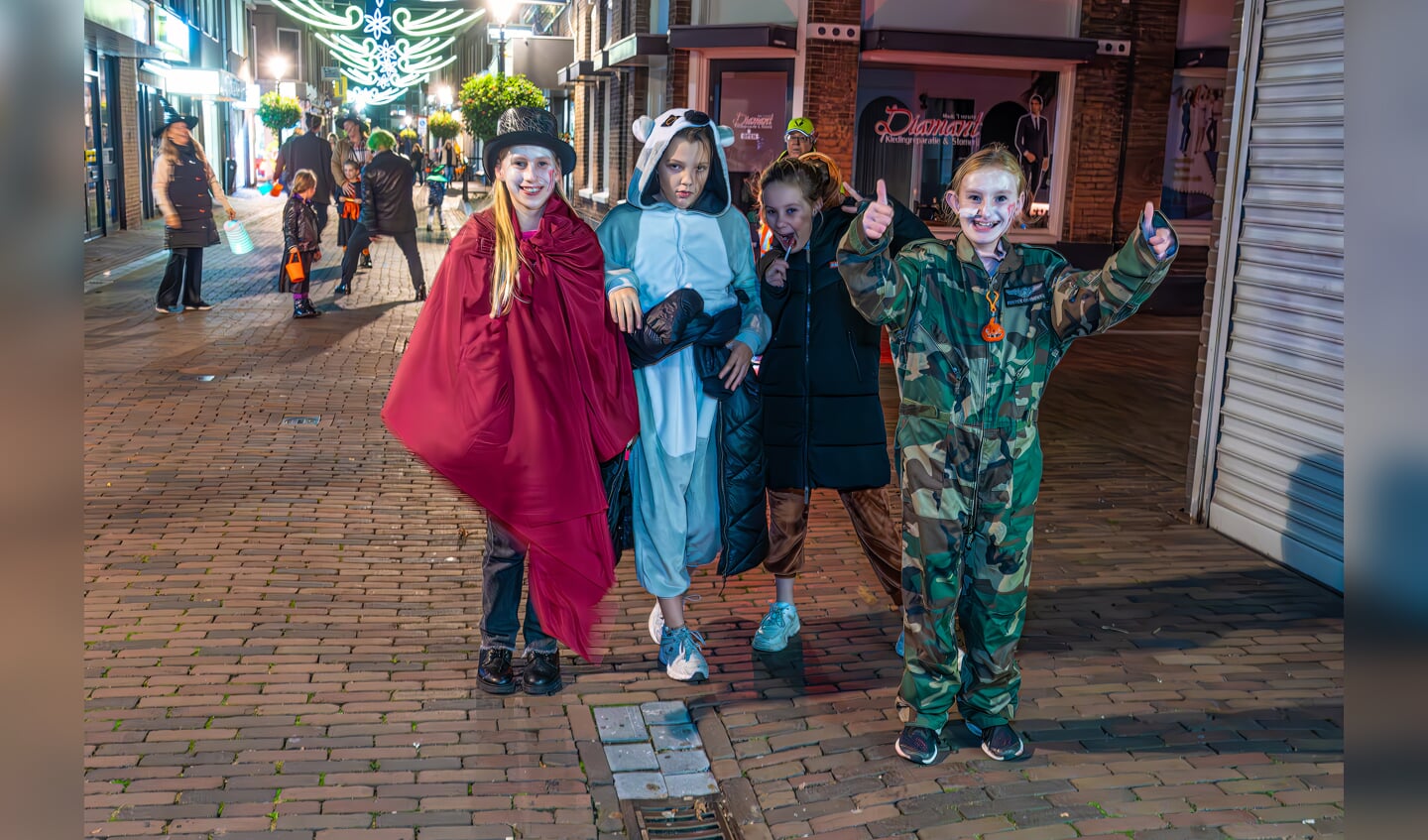 Spooktaculaire  halloween lichtjesroute in de binnenstad van Leerdam
