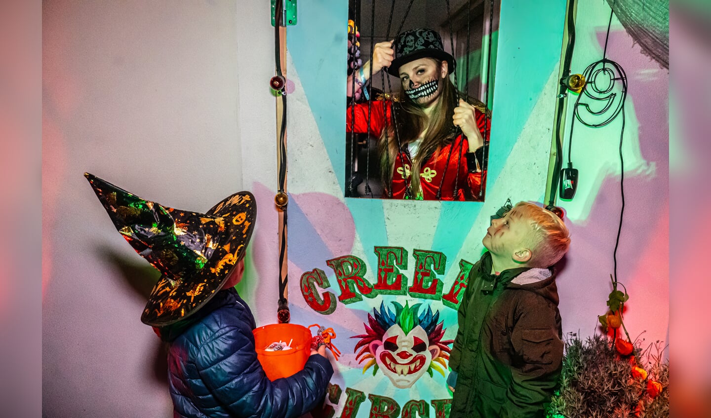 Spooktaculaire  halloween lichtjesroute in de binnenstad van Leerdam