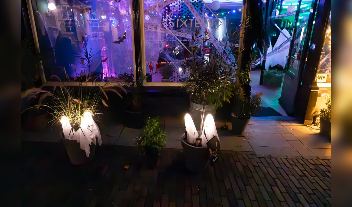Spooktaculaire  halloween lichtjesroute in de binnenstad van Leerdam