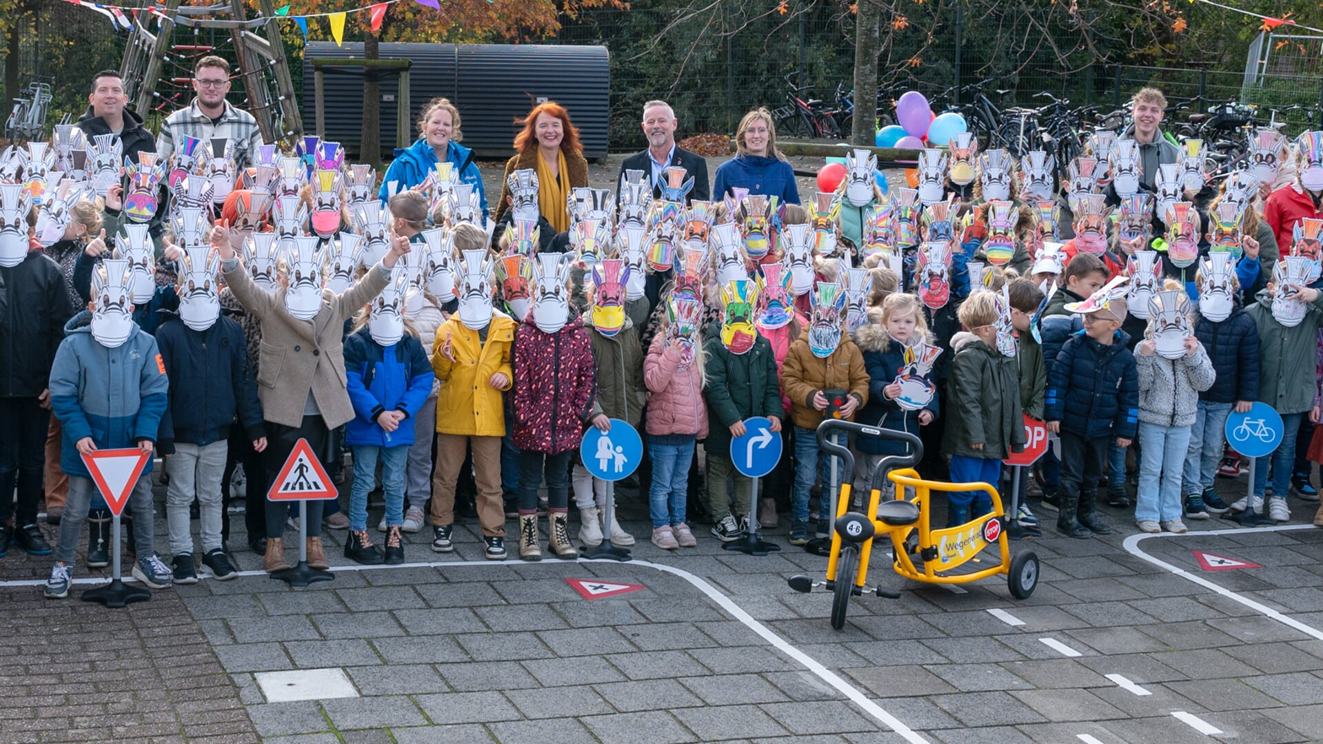 Wethouder Maarten van Helden opende op 6 november het ANWB Verkeersplein van CBS Eben Haezer in Groot-Ammers.