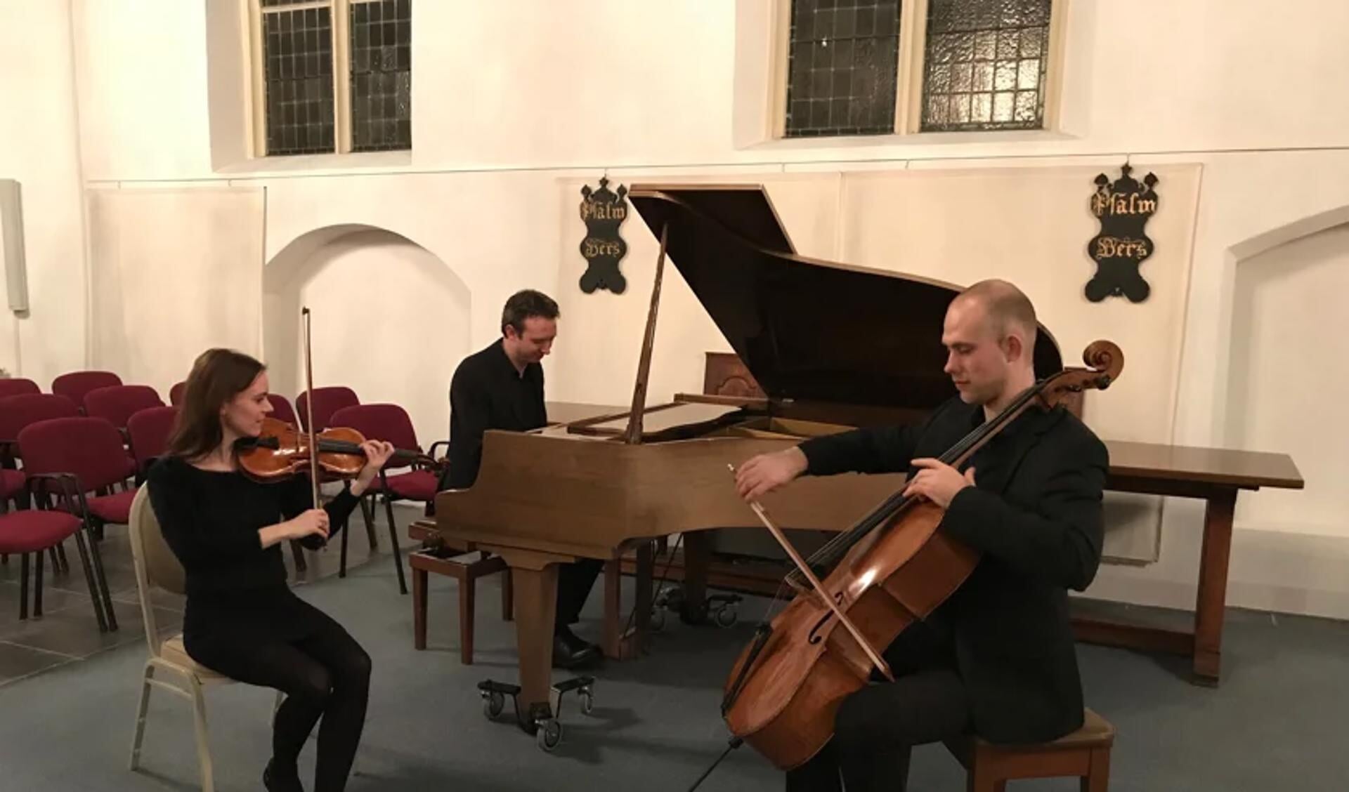Het Bartholdy Trio tijdens een optreden in het Oude Kerkje