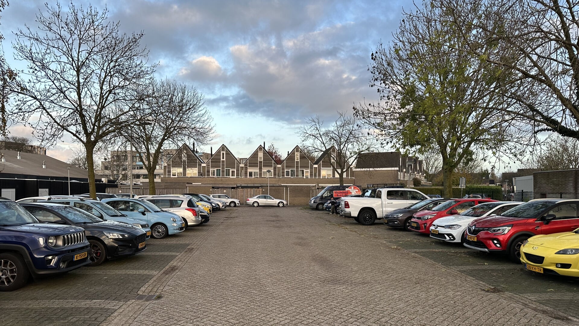 • De parkeerplaats in de buurt staat vol met auto's van eigenaren die niet op Varsseveld wonen.