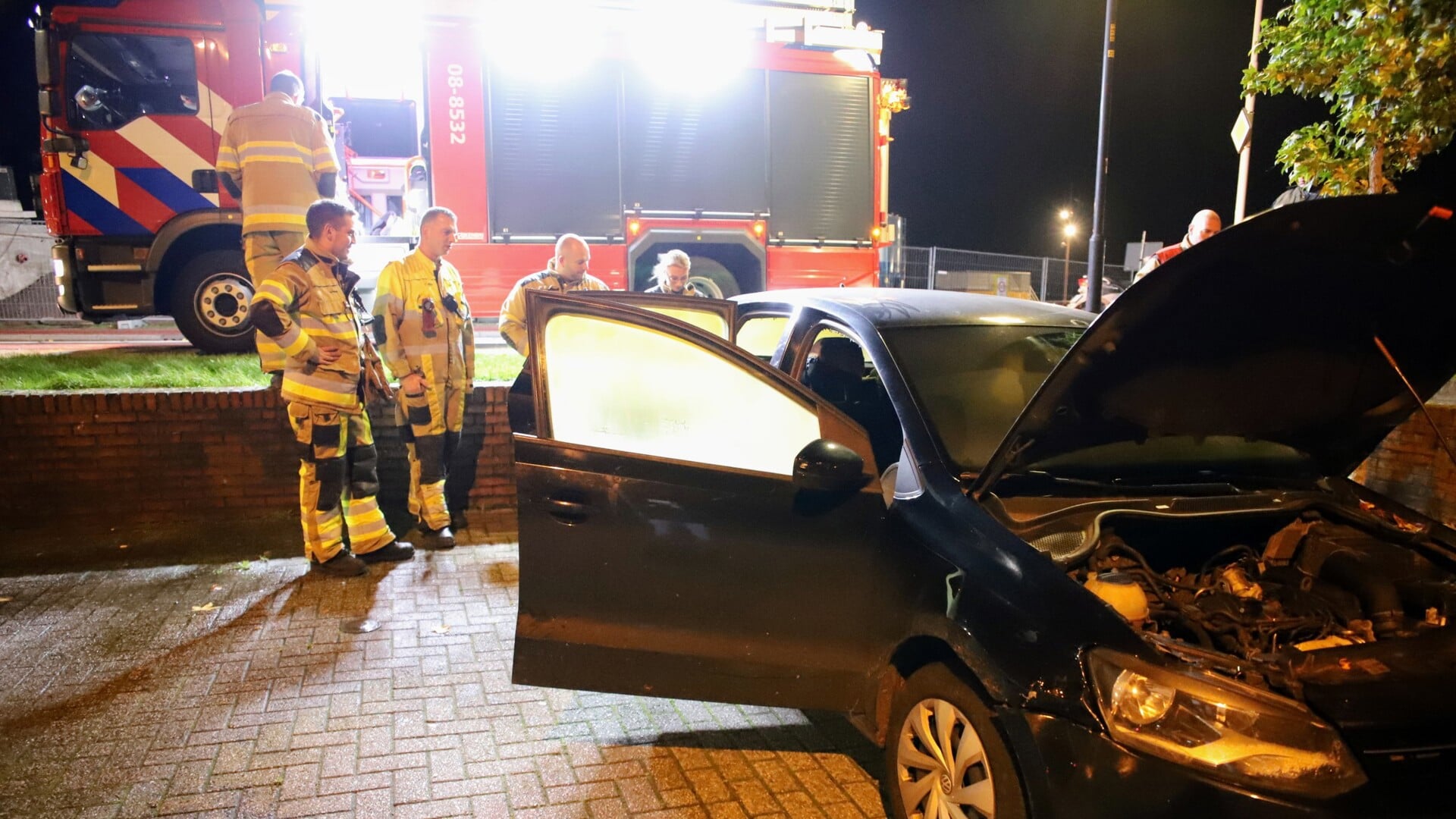 • Het vuur was al gedoofd toen de brandweer arriveerde.