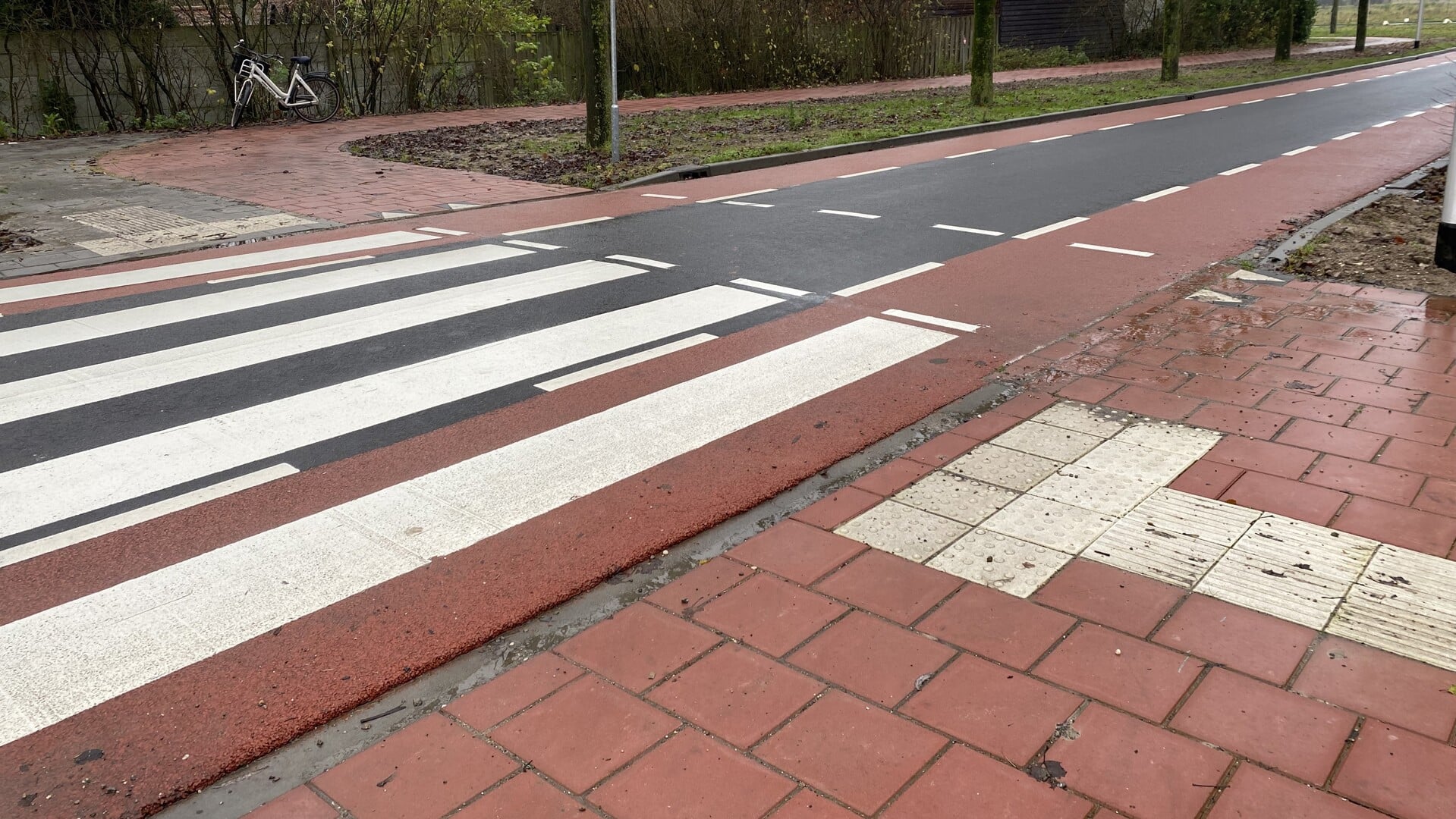 • Geleidelijnen bij Lingedijk/Hooglandscheweg Tricht.