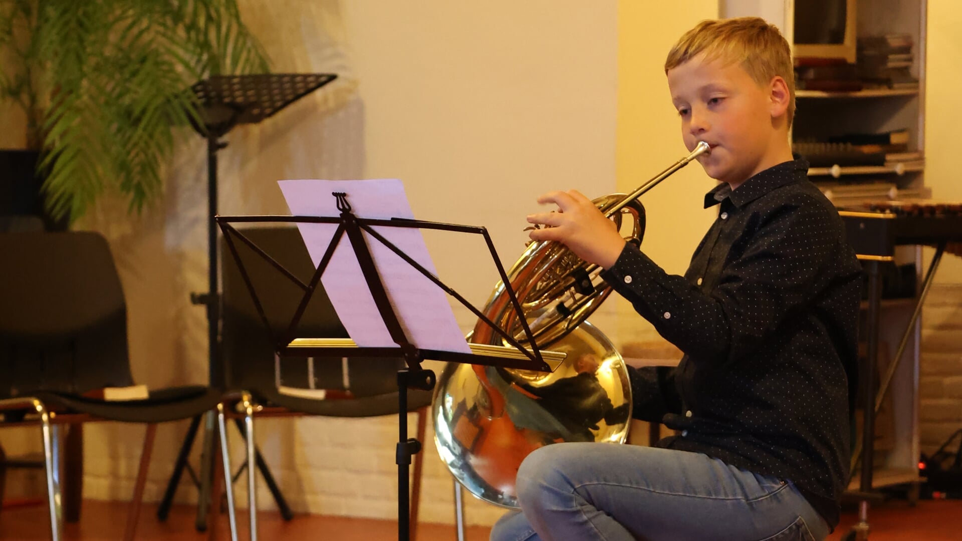 • Solist Jelmer van den Berg (11) laat zijn solowerk voor hoorn met orkest horen.