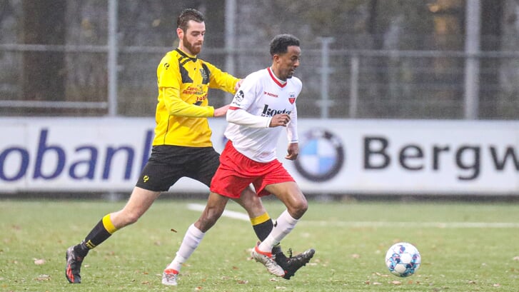 • Unitas en SV Meerkerk speelden eerder dit seizoen met 1-1 gelijk en strijden nu tegen degradatie. 