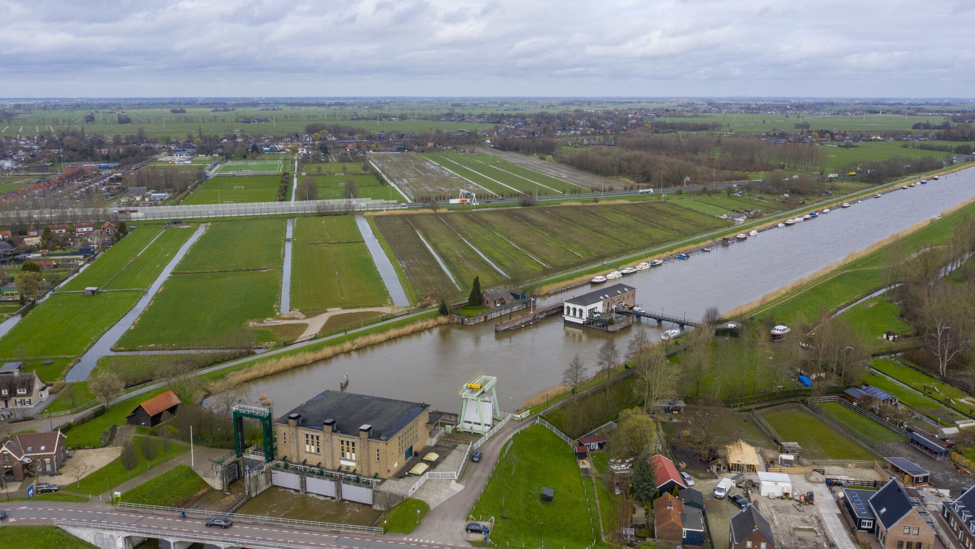 Nieuw Kanaal, Zonneveld En Natuurontwikkeling In Hardinxveld-Giessendam ...