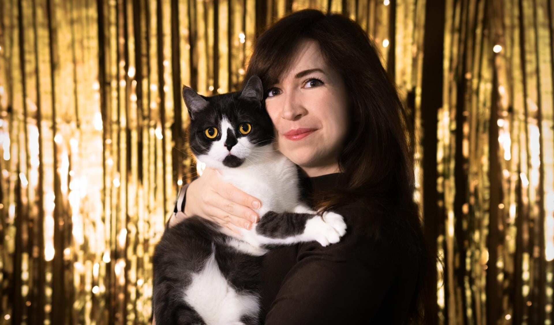 • Petfluencer Debbie Westphal (30) met één van haar vier katten.