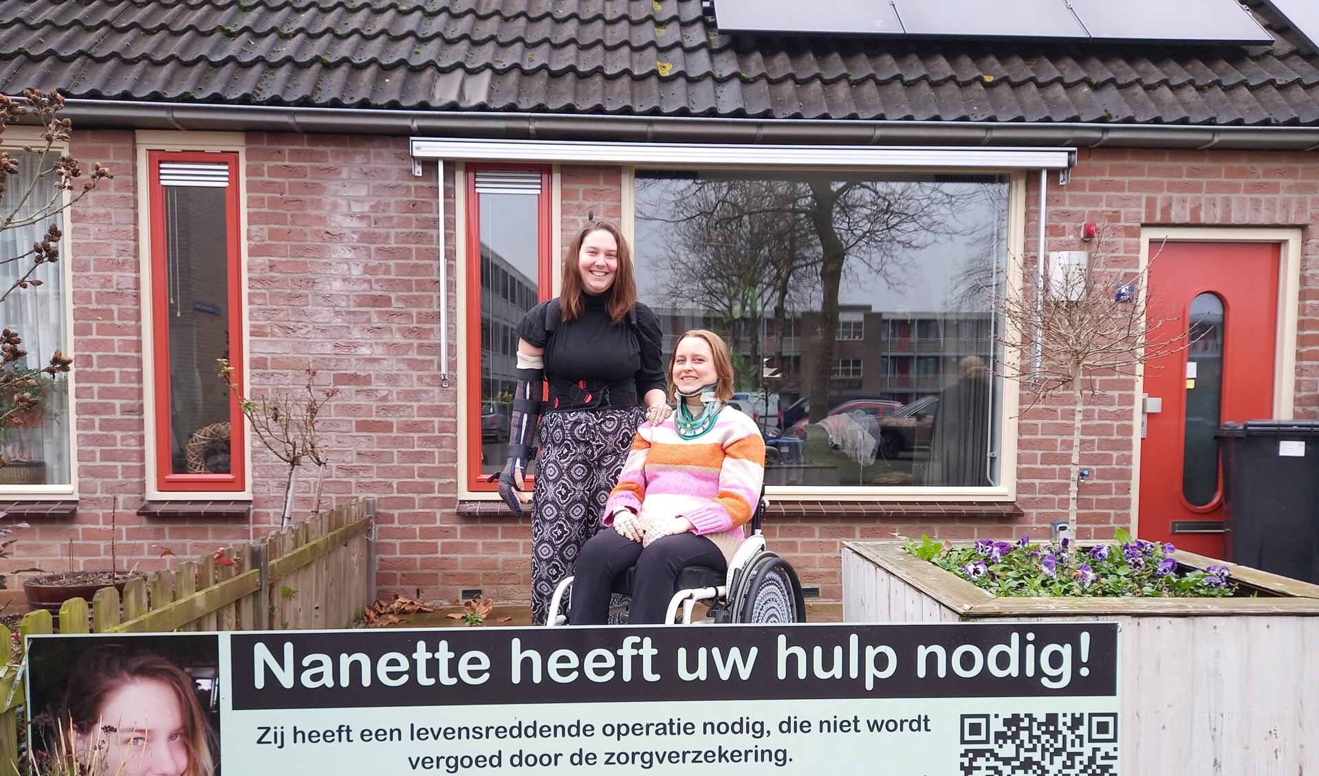 • Nanette Bielefeld met haar vriendin en lotgenoot Antoinet van Herpen.