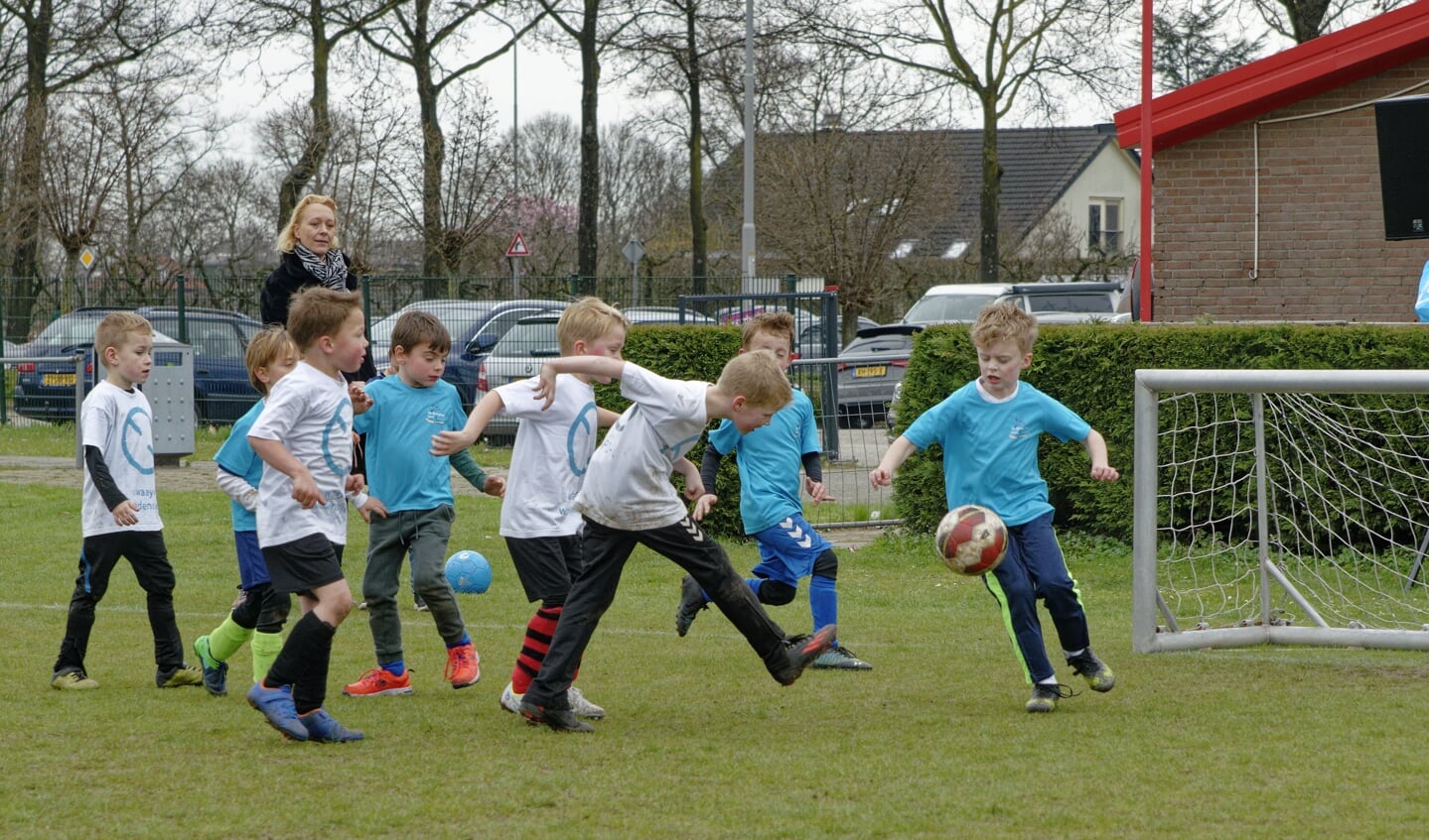• Schoolvoetbal 2023 in Geldermalsen. 
