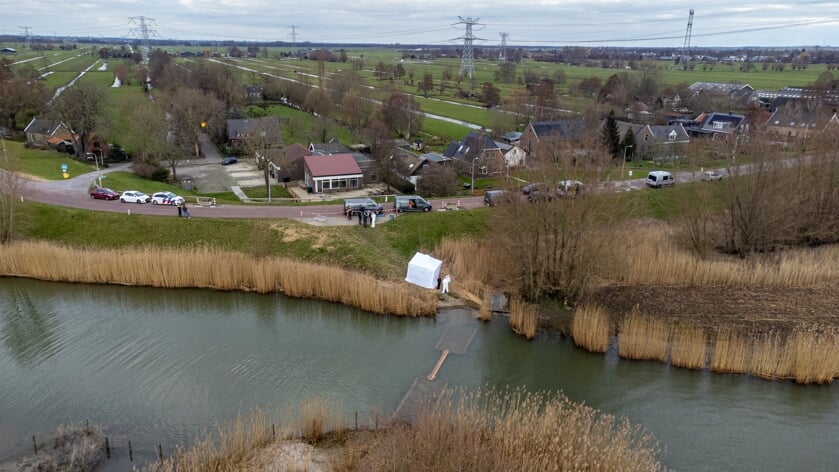 In Lek Gevonden Dode Baby Geboren Na Voldragen Zwangerschap - Oozo.nl