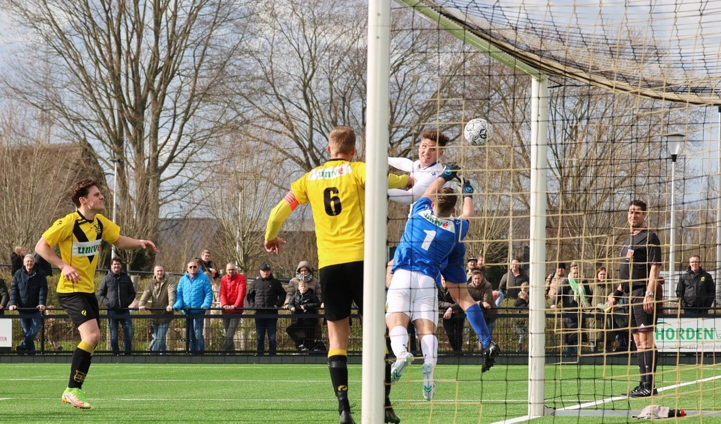 • SV Meerkerk - Ameide (3-2).