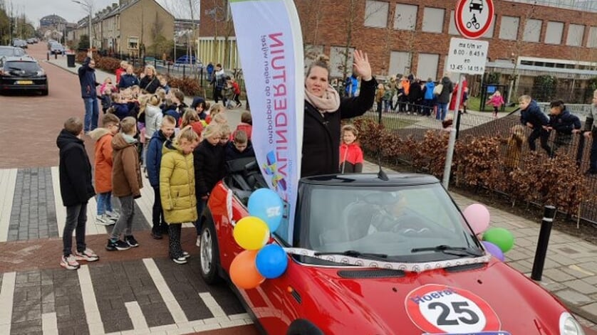 Juf Liesbeth 25 jaar bij De Vlindertuin in Ameide