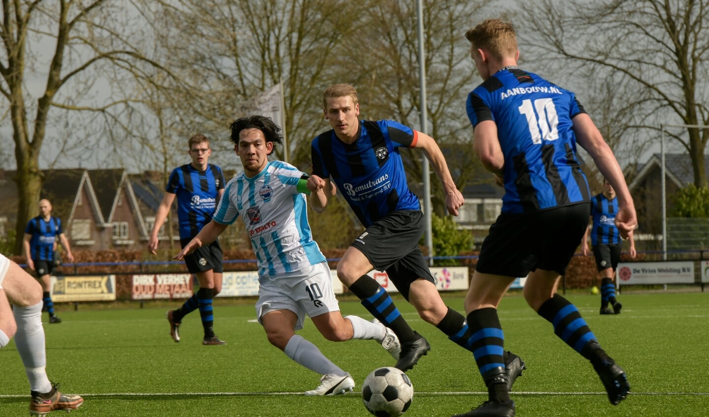 • Streefkerk - Roda Boys/Bommelerwaard (3-3).