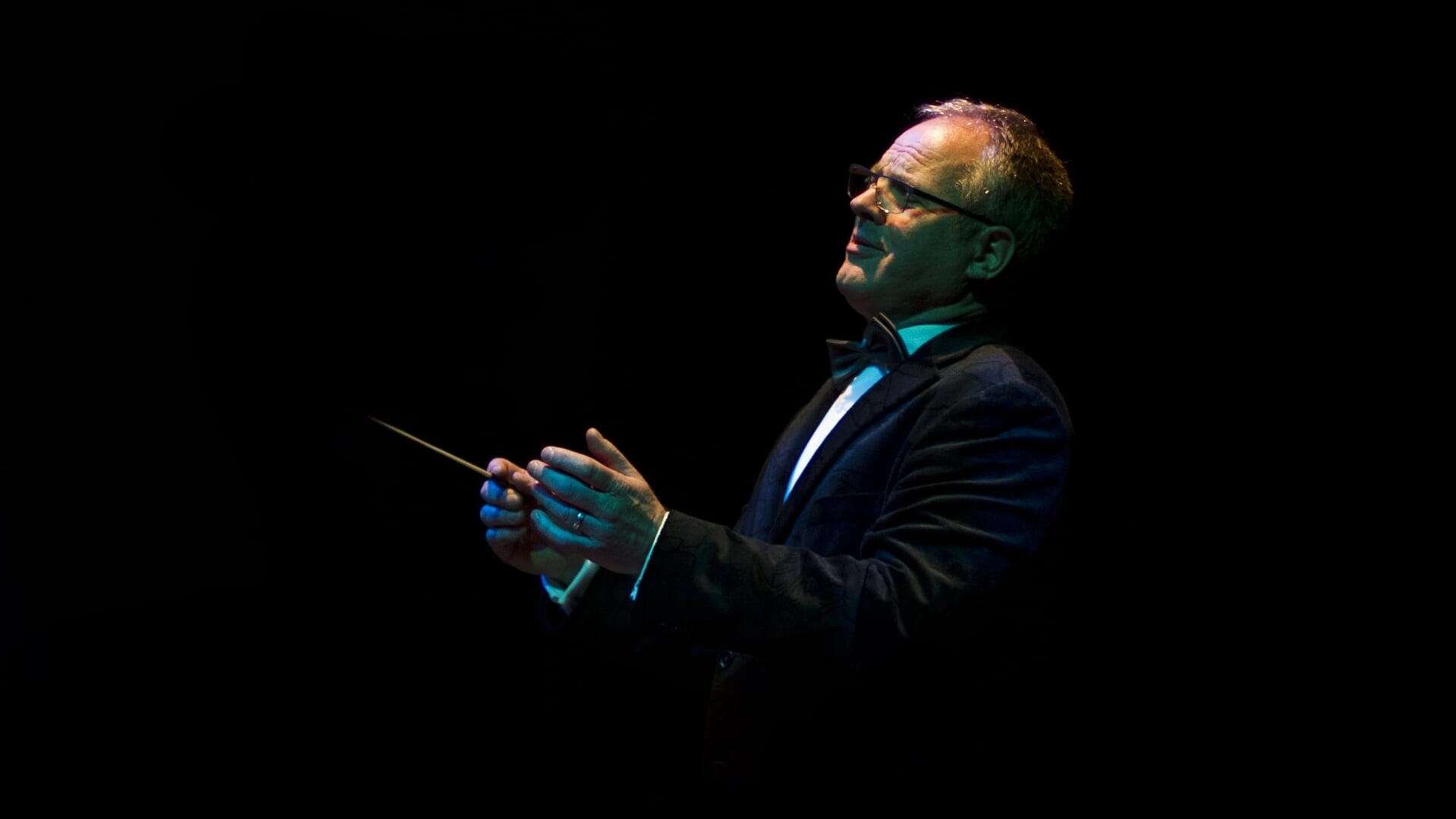 • Dirigent Ruud Welle van Excelsior Papendrecht.