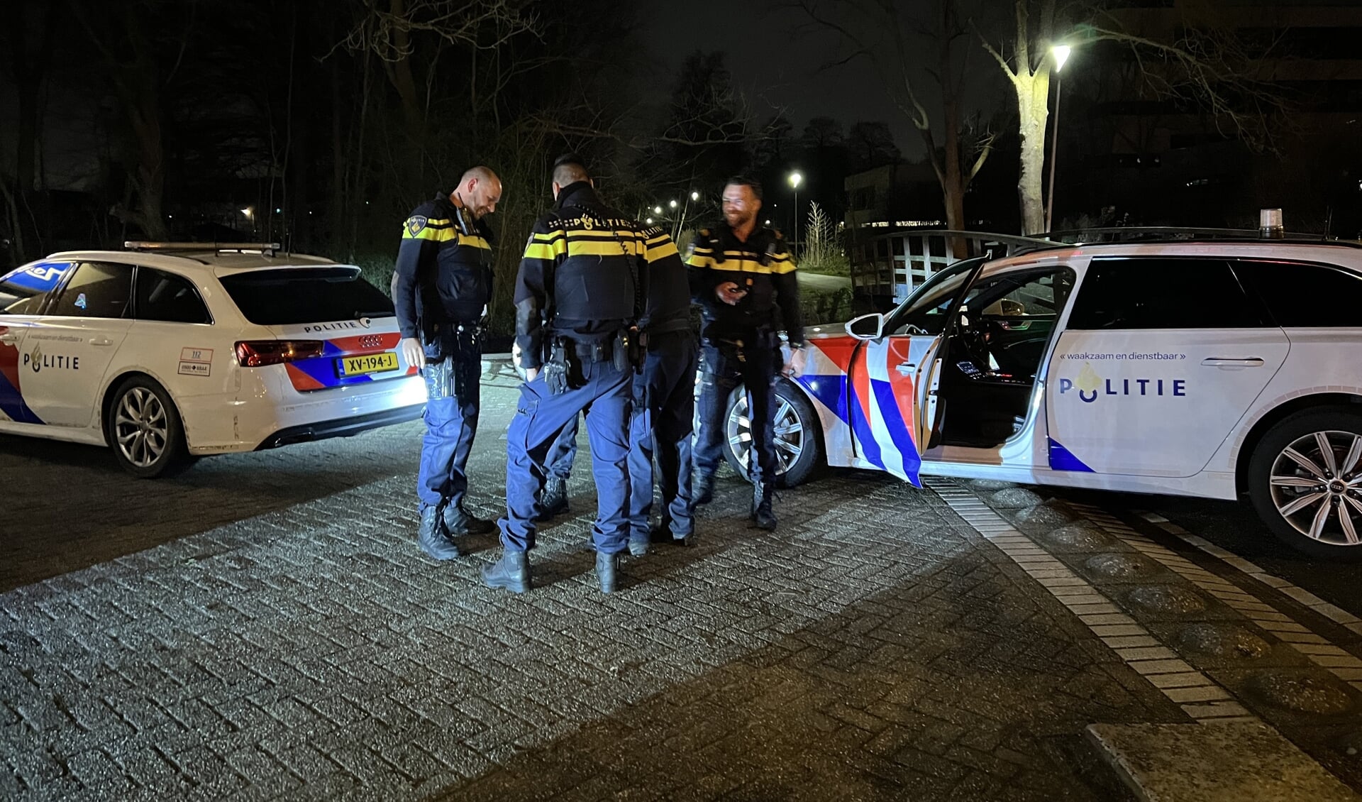 Vannacht vond een achtervolging plaats waar een politiewagen aan de Reeuwijkse Randweg in Reeuwijk beschadigd raakte. De achtervolging die is uiteindelijk in Gouda geëindigd. 