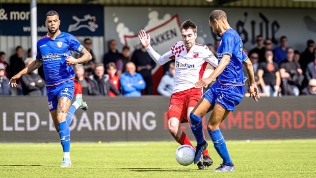 Kozakken Boys breekt contract met Julian Geelhoedt open