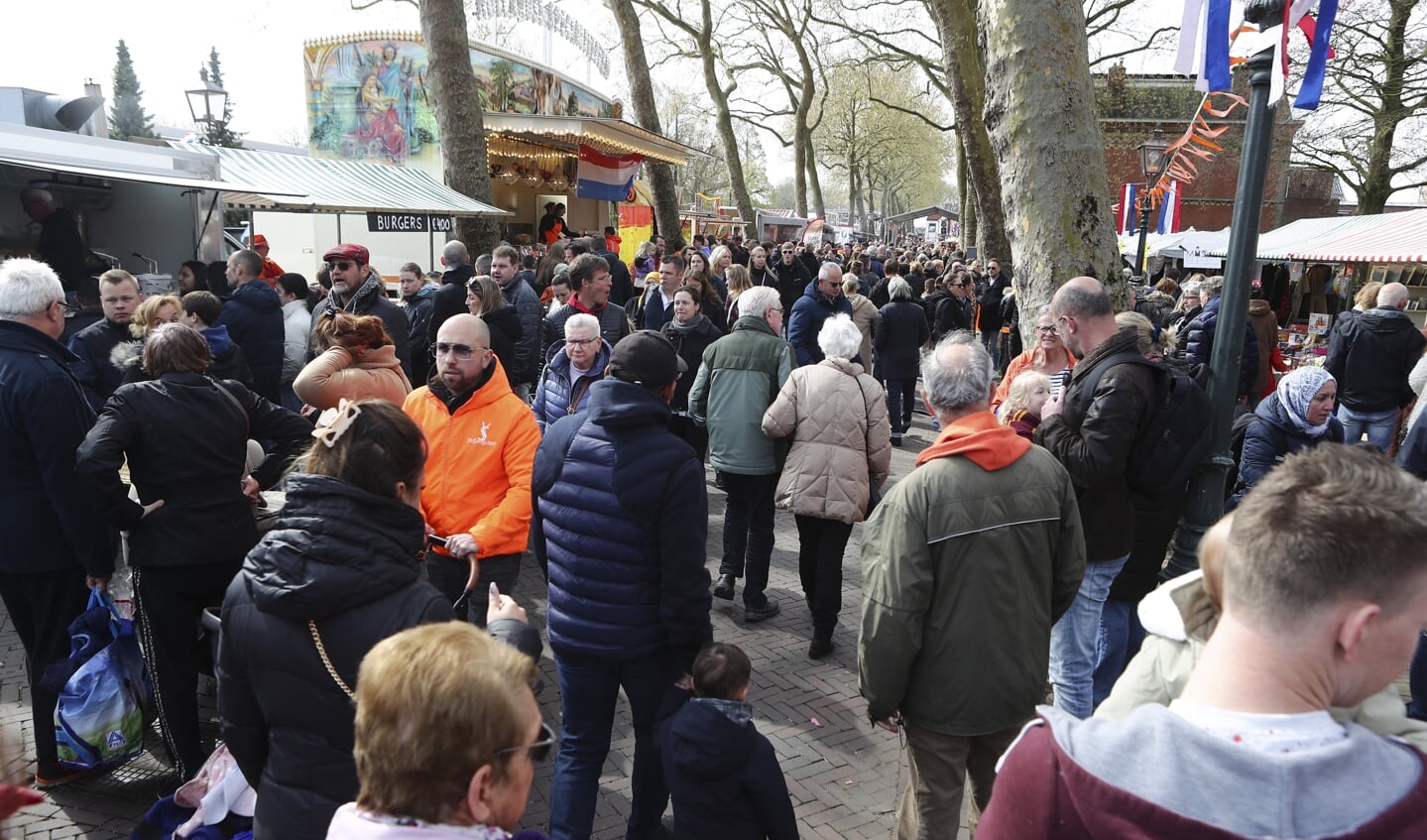 • Drukte van belang op Koningsdag in Vreeswijk 2023.