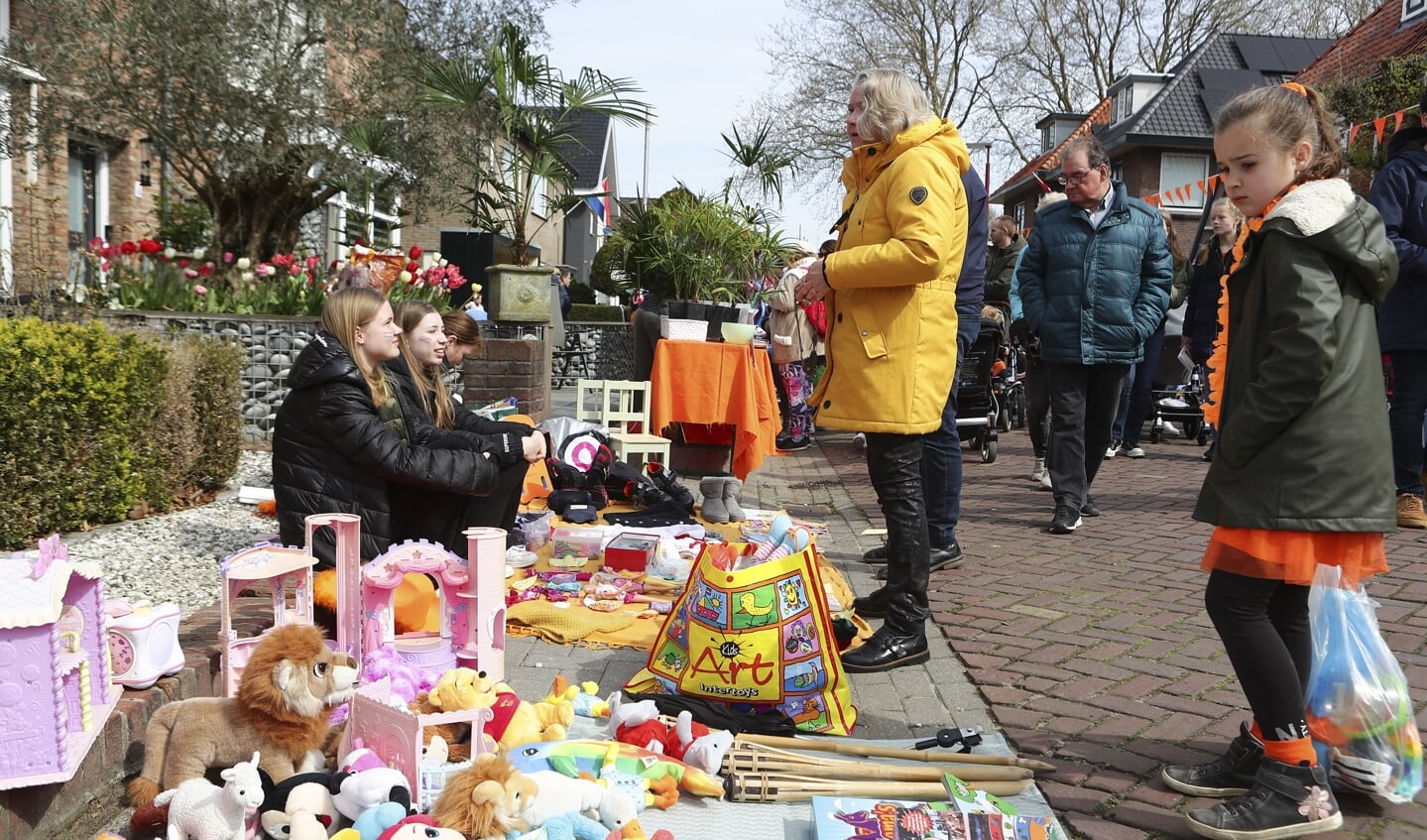 • Rommelmarkt op Koningsdag in Vreeswijk 2023.