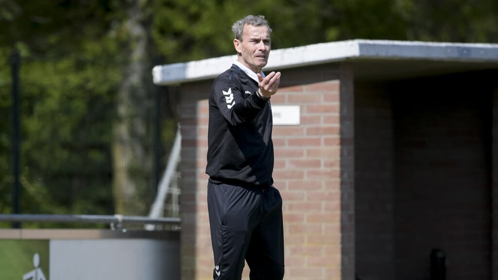 • Jan Kroos als interim-trainer van Drechtstreek.
