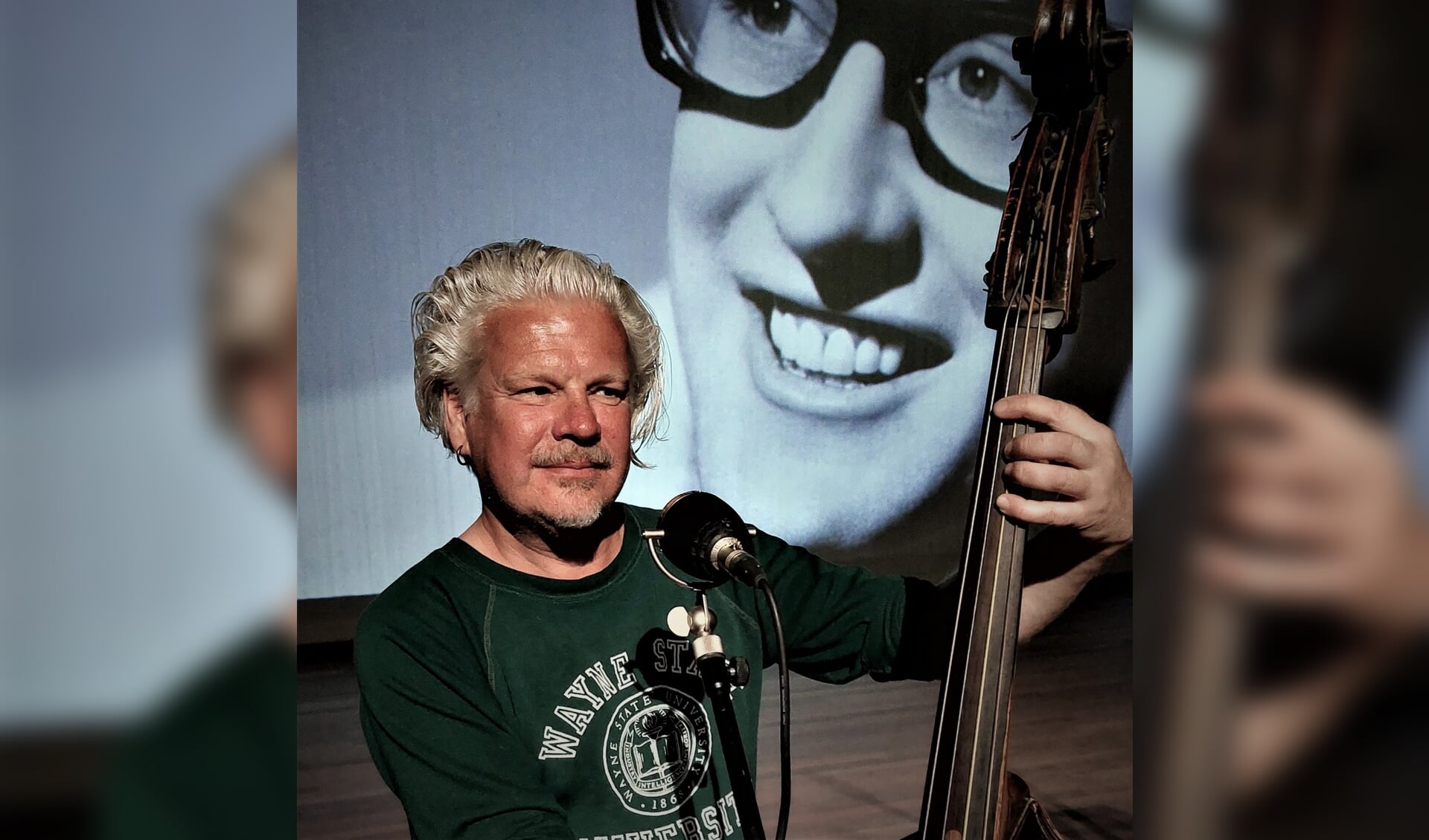 • Erwin Meijdam speelt met The Wieners Buddy Holly.