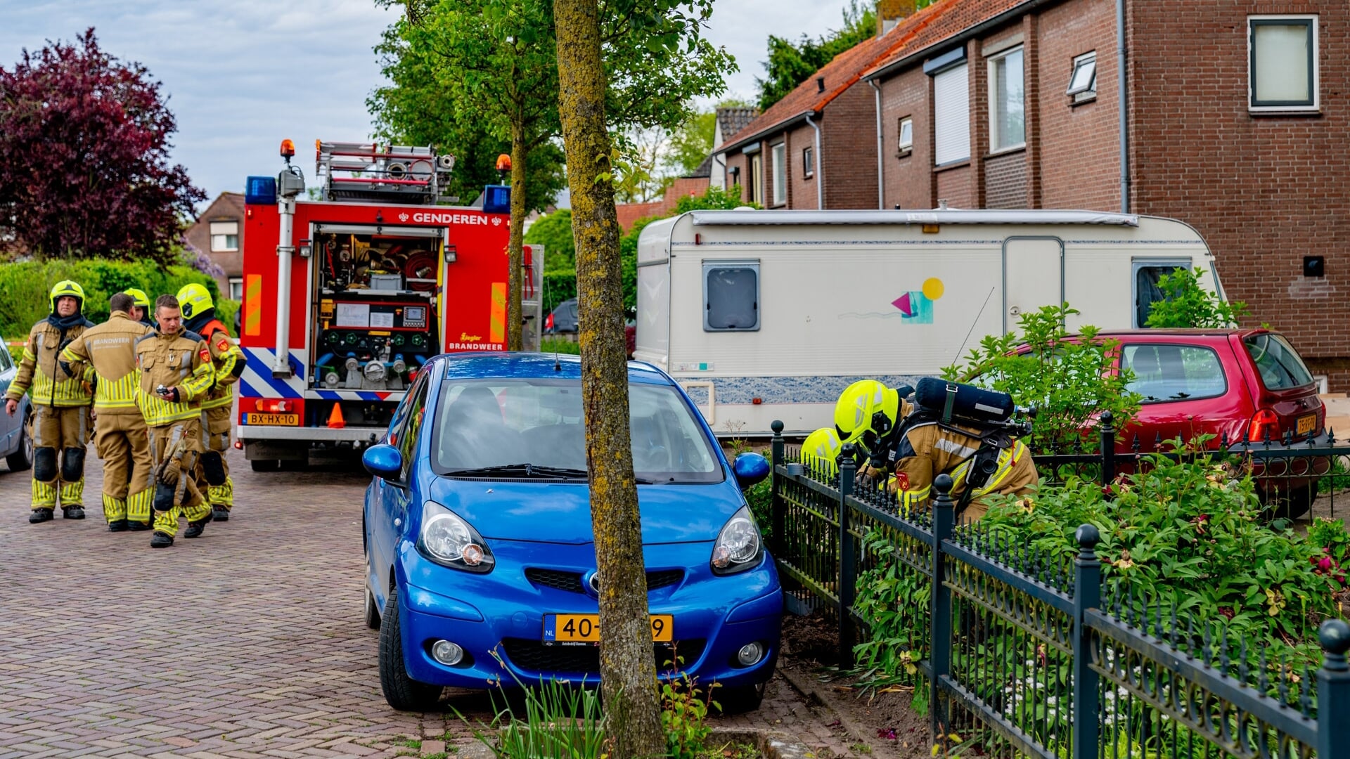 • De brandweer heeft het lek gedicht.