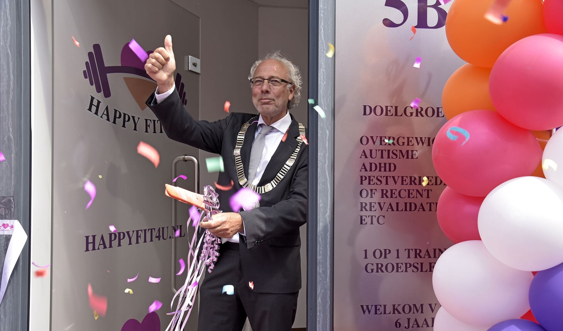 • Burgemeester Victor Molkenboer opent het sportmedisch centrum Happy Fit 4U aan de Botnische Golf.