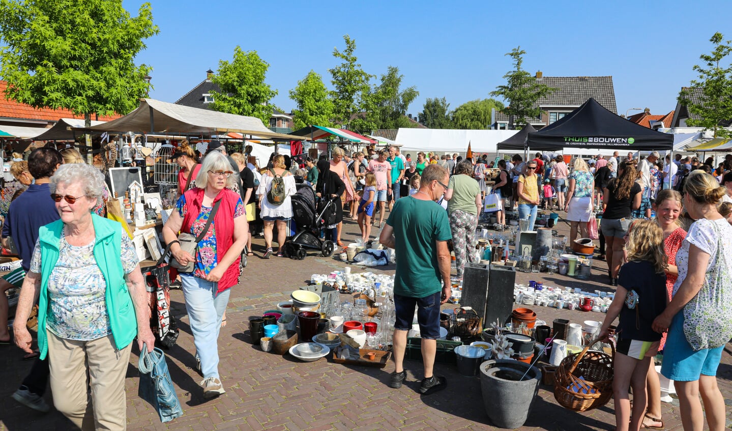 • Rommelmarkt in Groot-Ammers.