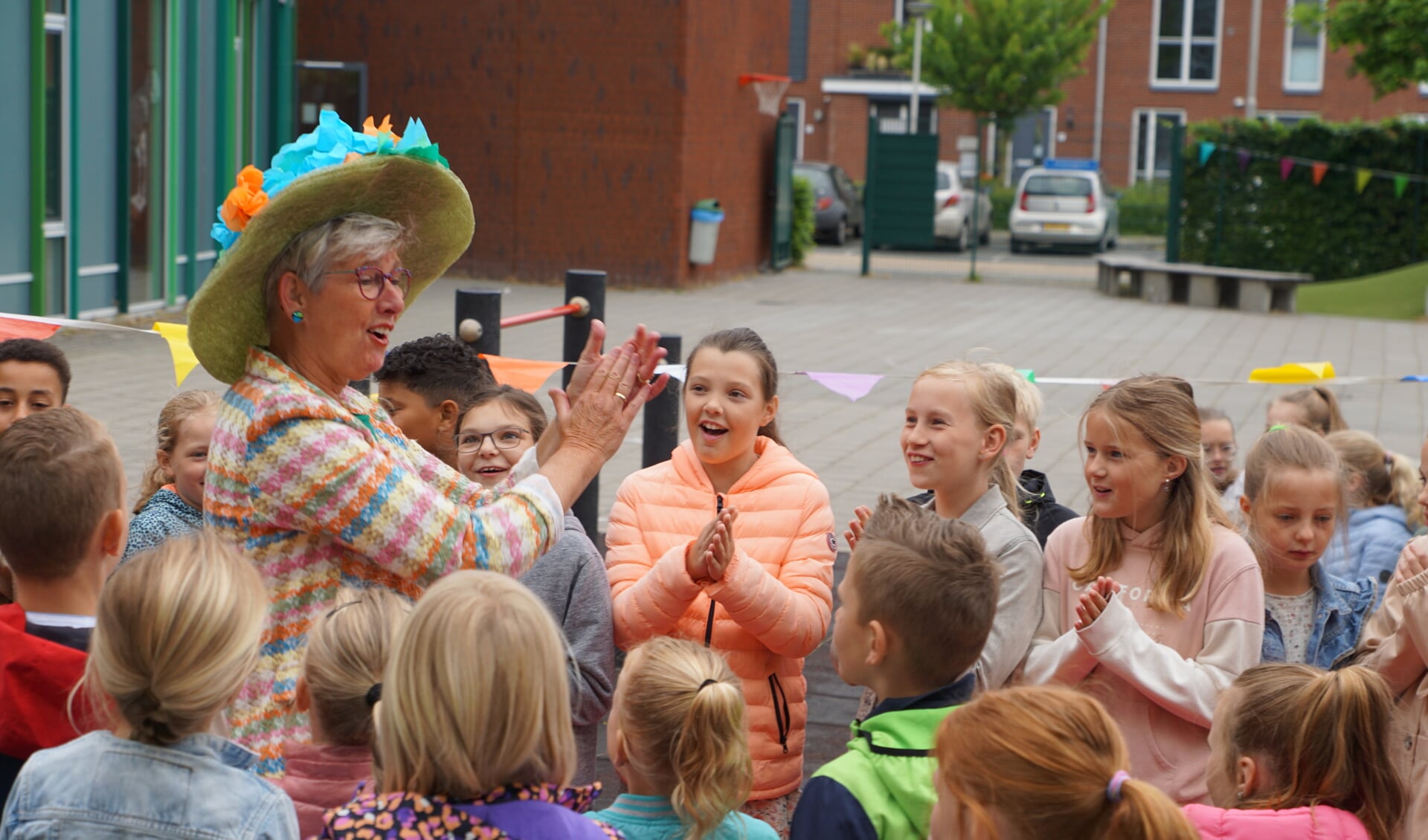 Caroline van Reenen viert 40-jarig jubileum bij CBS Juliana | Al het ...