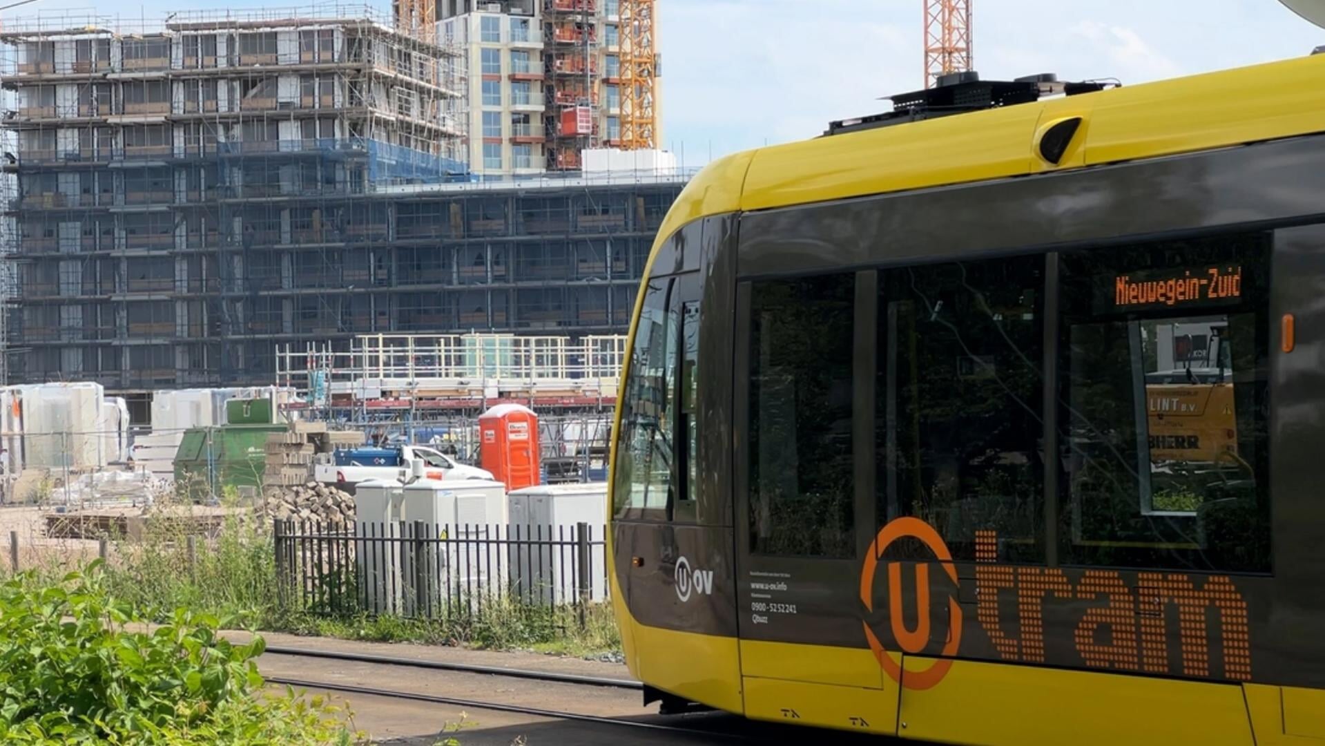 Tram in Nieuwegein.