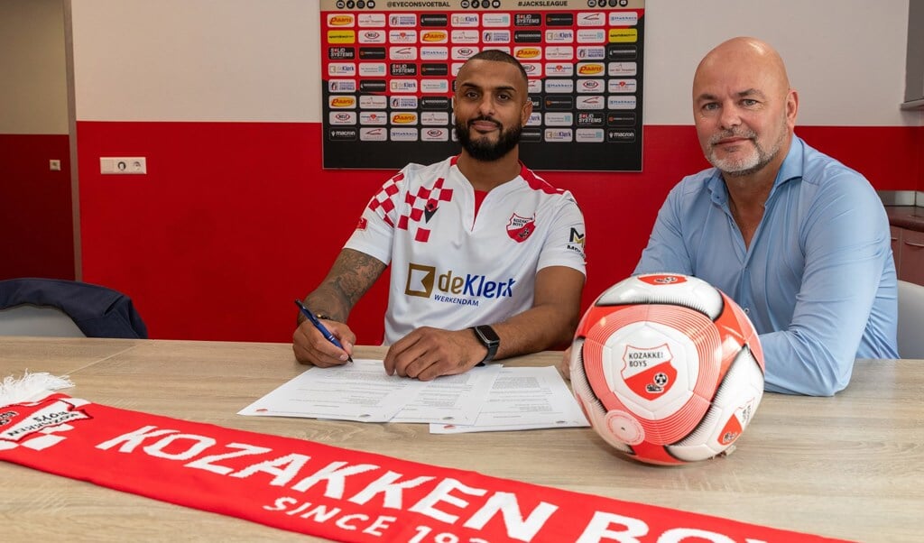 • Mario Bilate tekent een contract voor twee jaar.