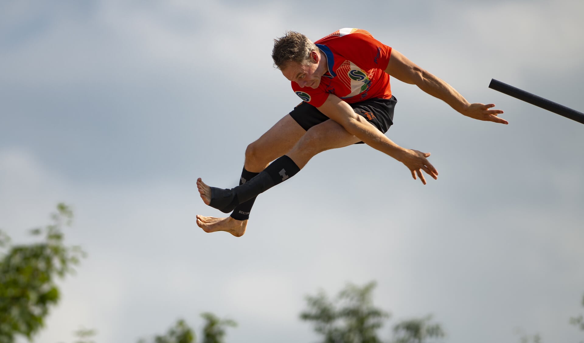 • Jaco de Groot kwam tot een formidabele 21,58 meter, hoewel zijn sprong niet eens perfect was. 