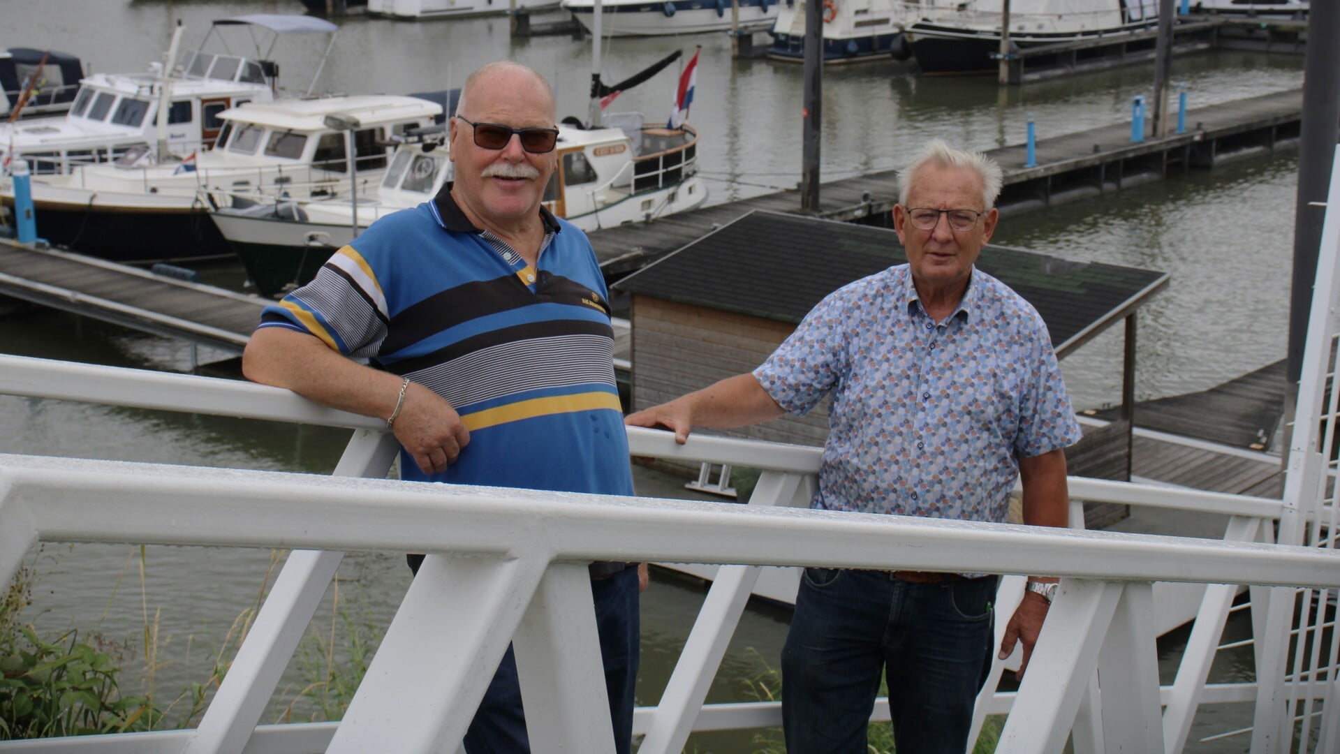 • Frans Dielemans (links) en Peter Schobben zijn allebei al járen met plezier lid van TWV De Waal.