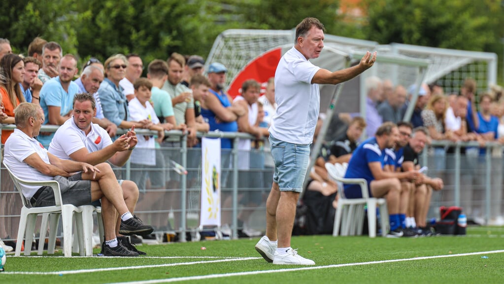 • Hardinxveld-trainer Theo de Boon.