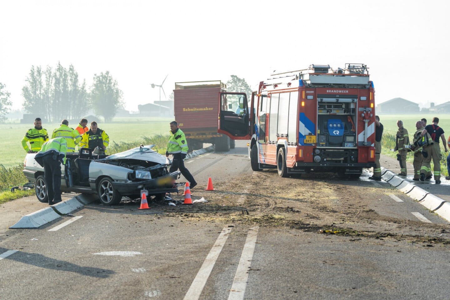 • Nieuw-Lekkerlandse automobilist raakt gewond bij botsing met tractor op Veerweg in Streefkerk.