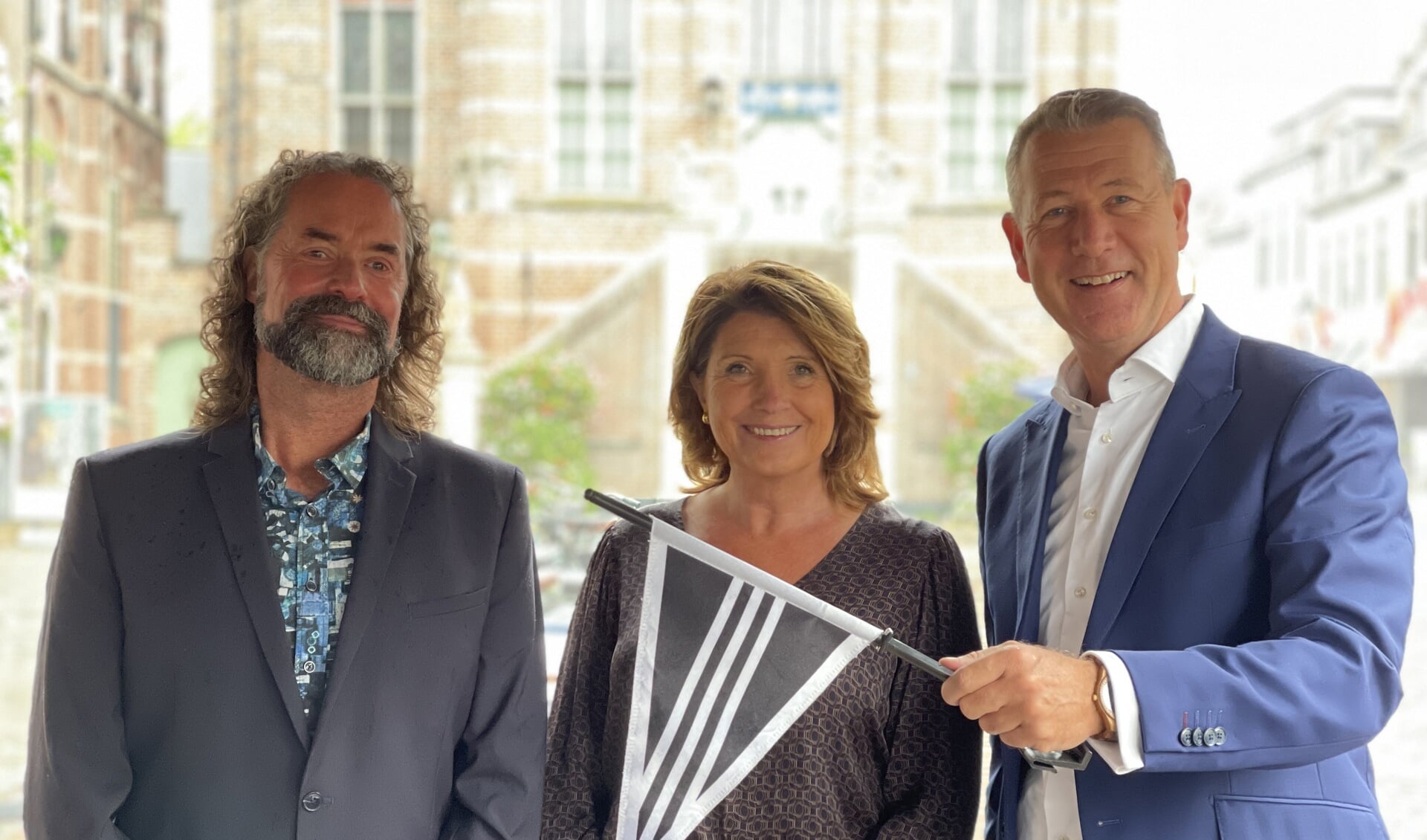 • John van Empel, wethouder Monica Wichgers en Peter Bos.